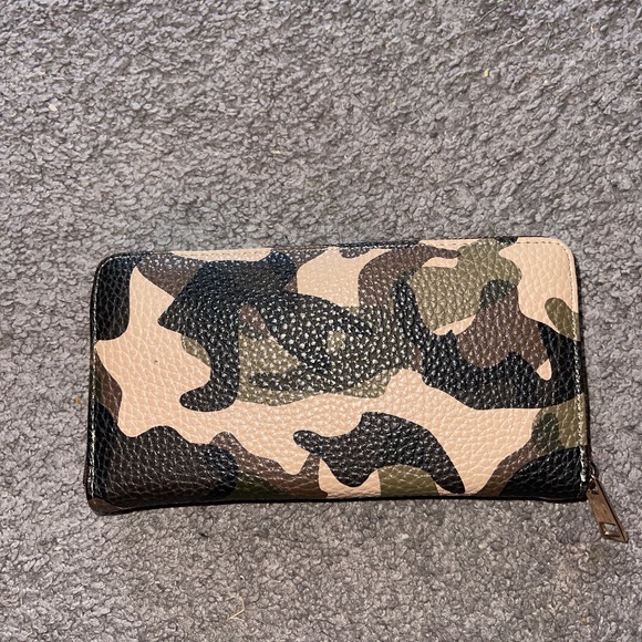 Camouflage Wristlet or Wallet - Picture 2 of 5